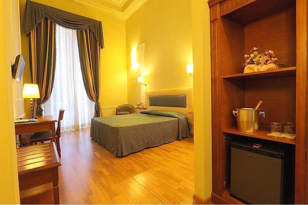 Hotel Bretagna Heritage - Alfieri Collezione Florença Exterior foto