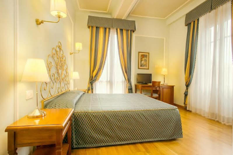 Hotel Bretagna Heritage - Alfieri Collezione Florença Exterior foto
